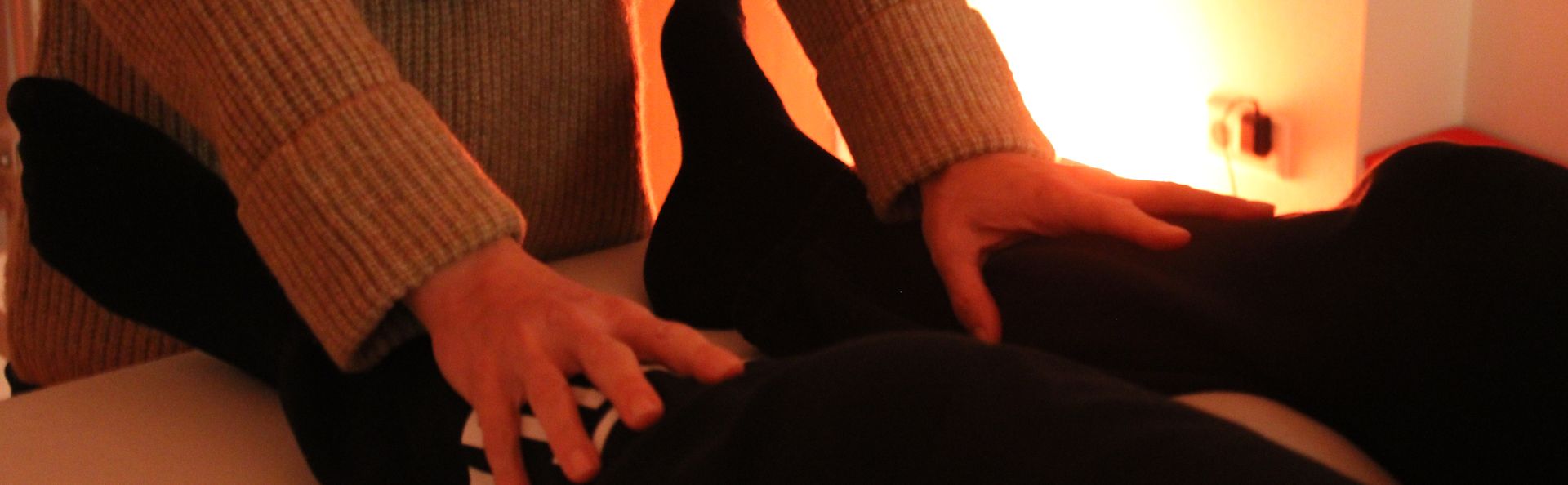 afbeelding van iemand die een massage geeft